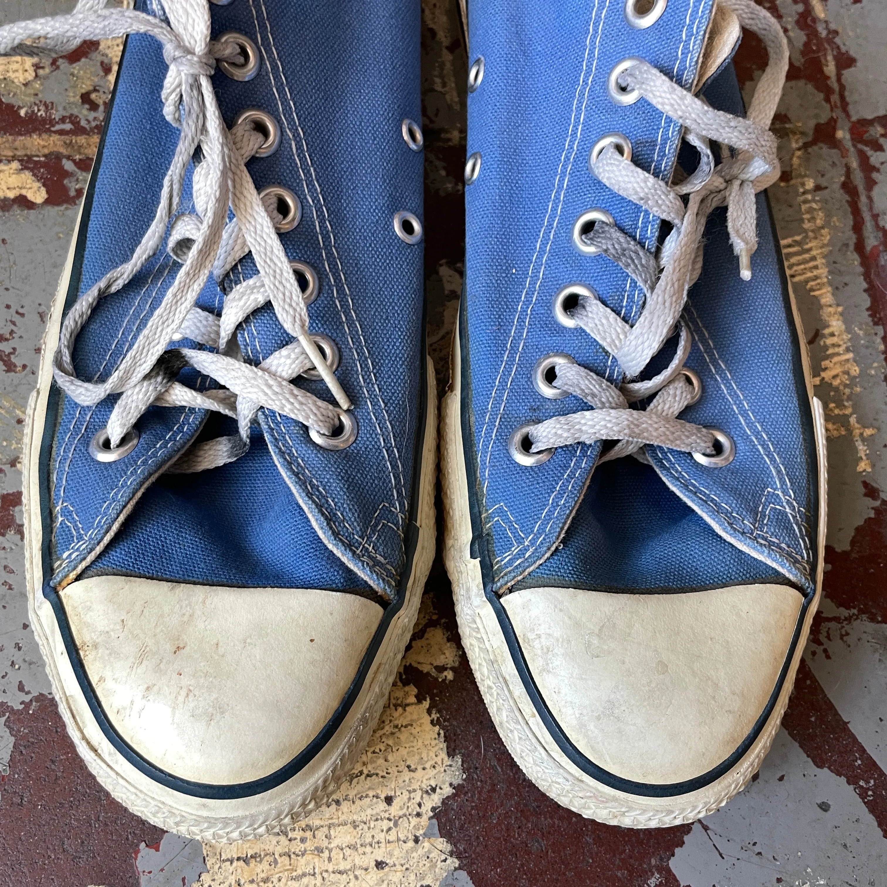 90’s Converse Low Tops - M's 9.5 W's 10.5