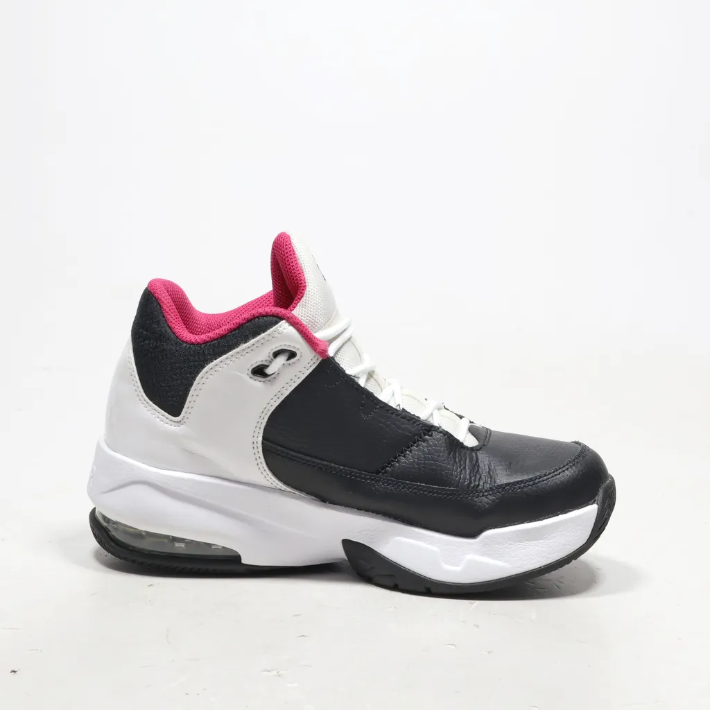 Air Jordan Max Aura 3 Sport Shoes Leather Black Color For Kids