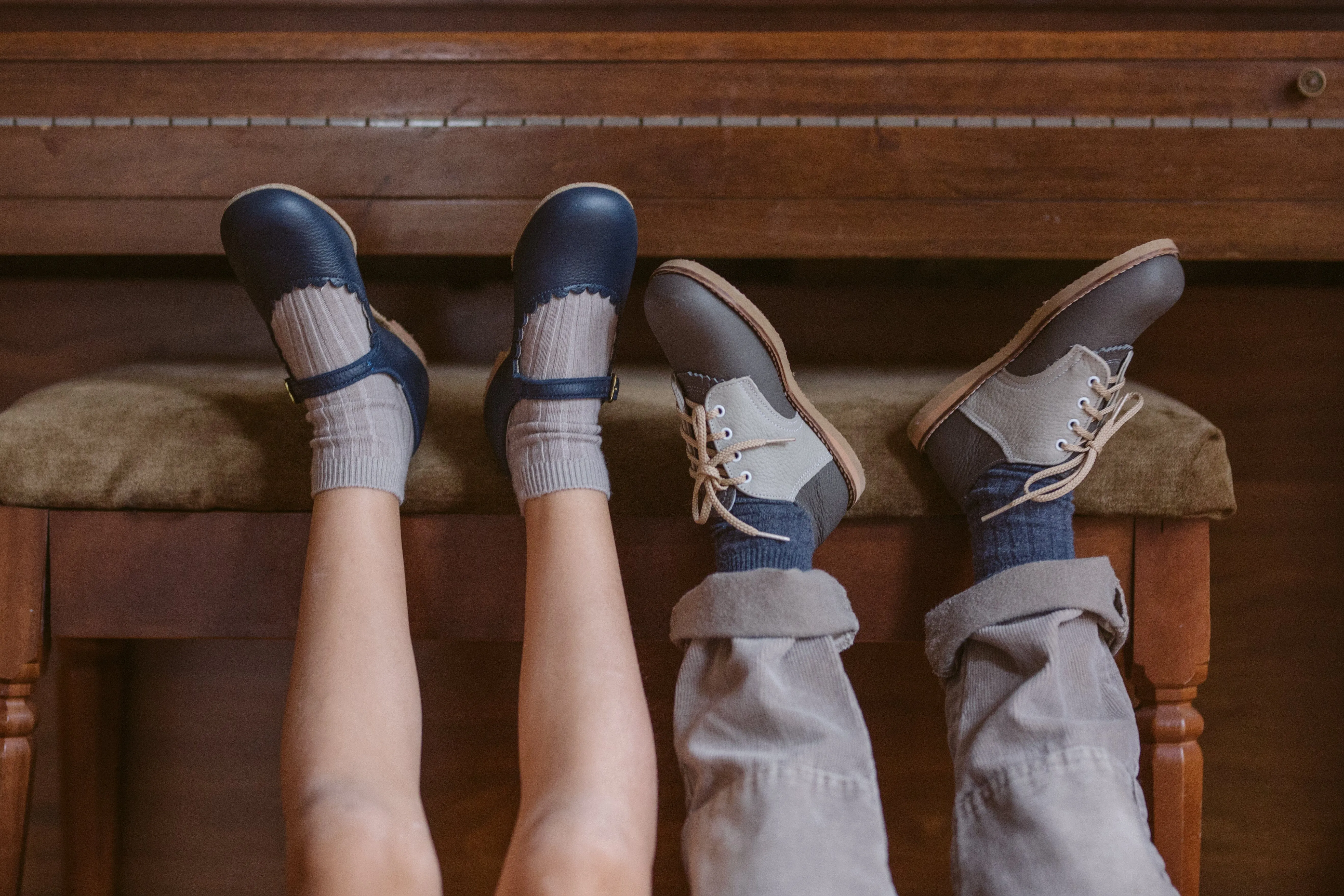 Artie Saddle | Dark Grey/Dove Grey