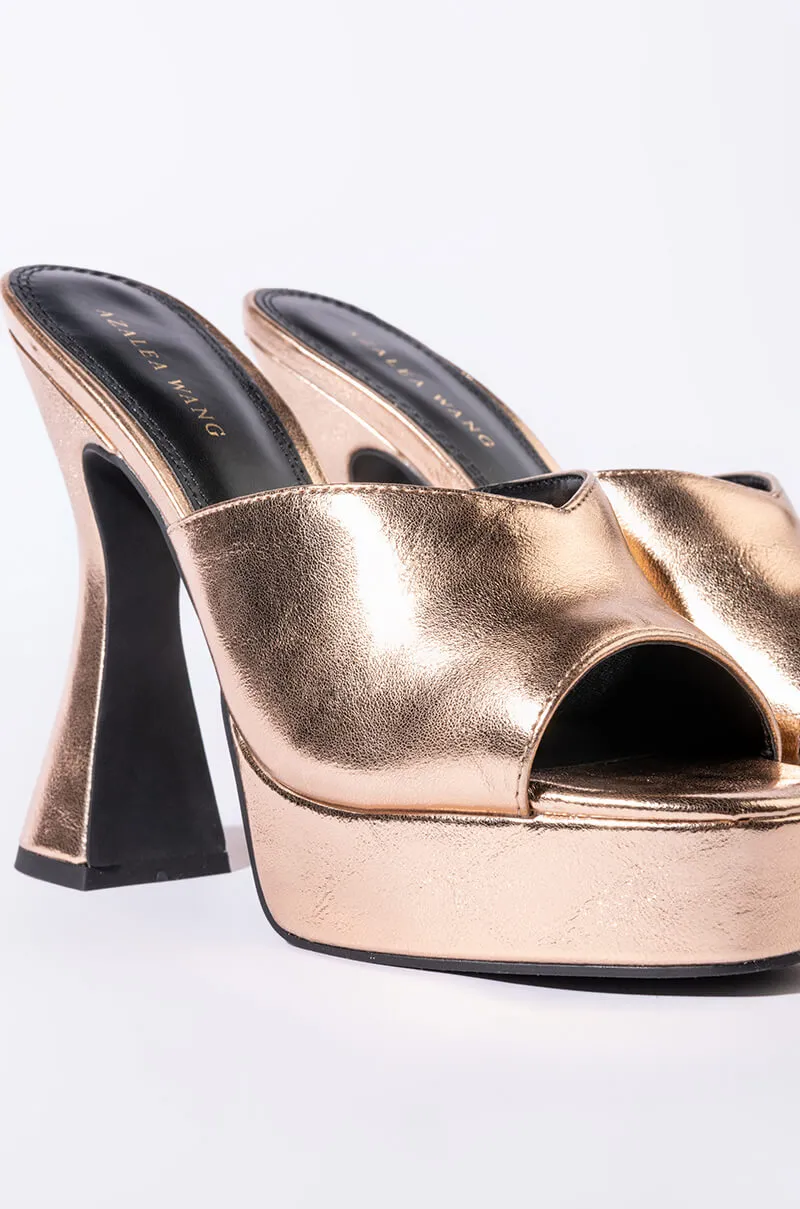 AZALEA WANG GOLDEN HOUR CHUNKY SANDAL IN GOLD