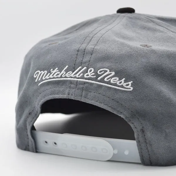 Chicago Bulls Exclusive Mitchell & Ness AIR JORDAN DAY 5 Snapback Hat - Reflective Gray/Graphite