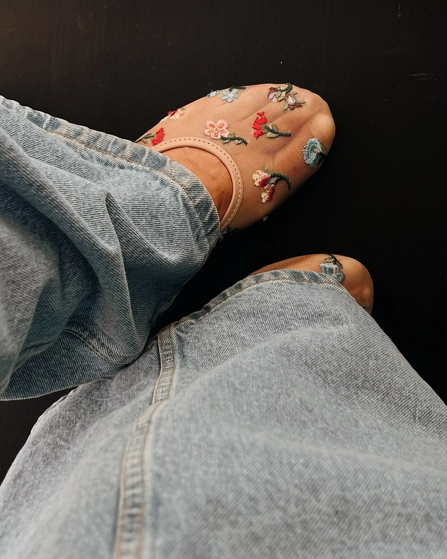 Embroidered flower breathable canvas shoes