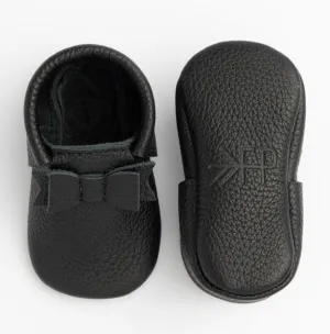 Freshly Picked First Pair Moccasins - Newborn Carbon Bow Mocc