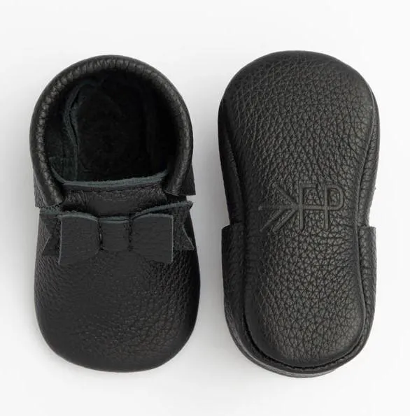 Freshly Picked First Pair Moccasins - Newborn Carbon Bow Mocc