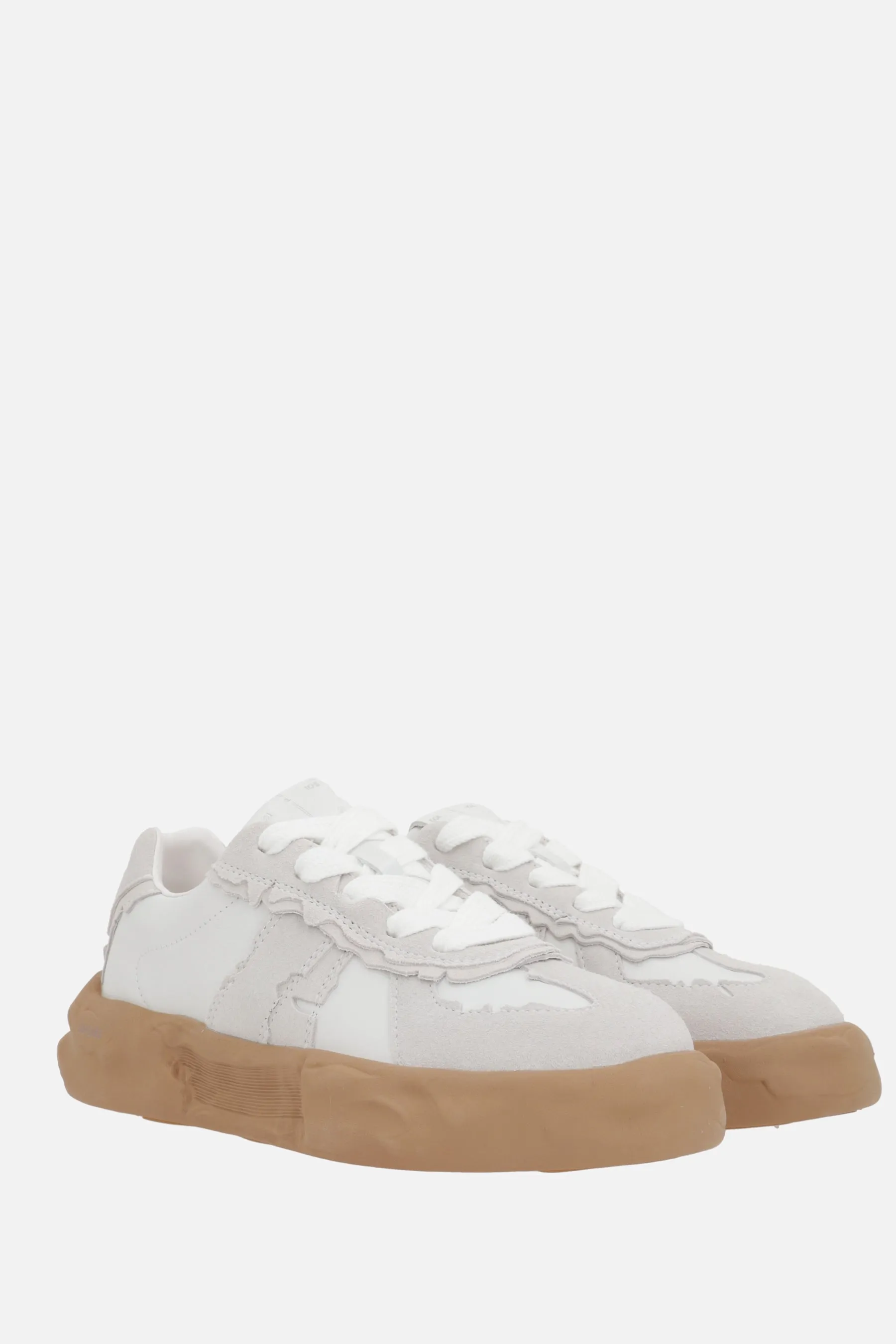 low-top sneakers in smooth leather and suede