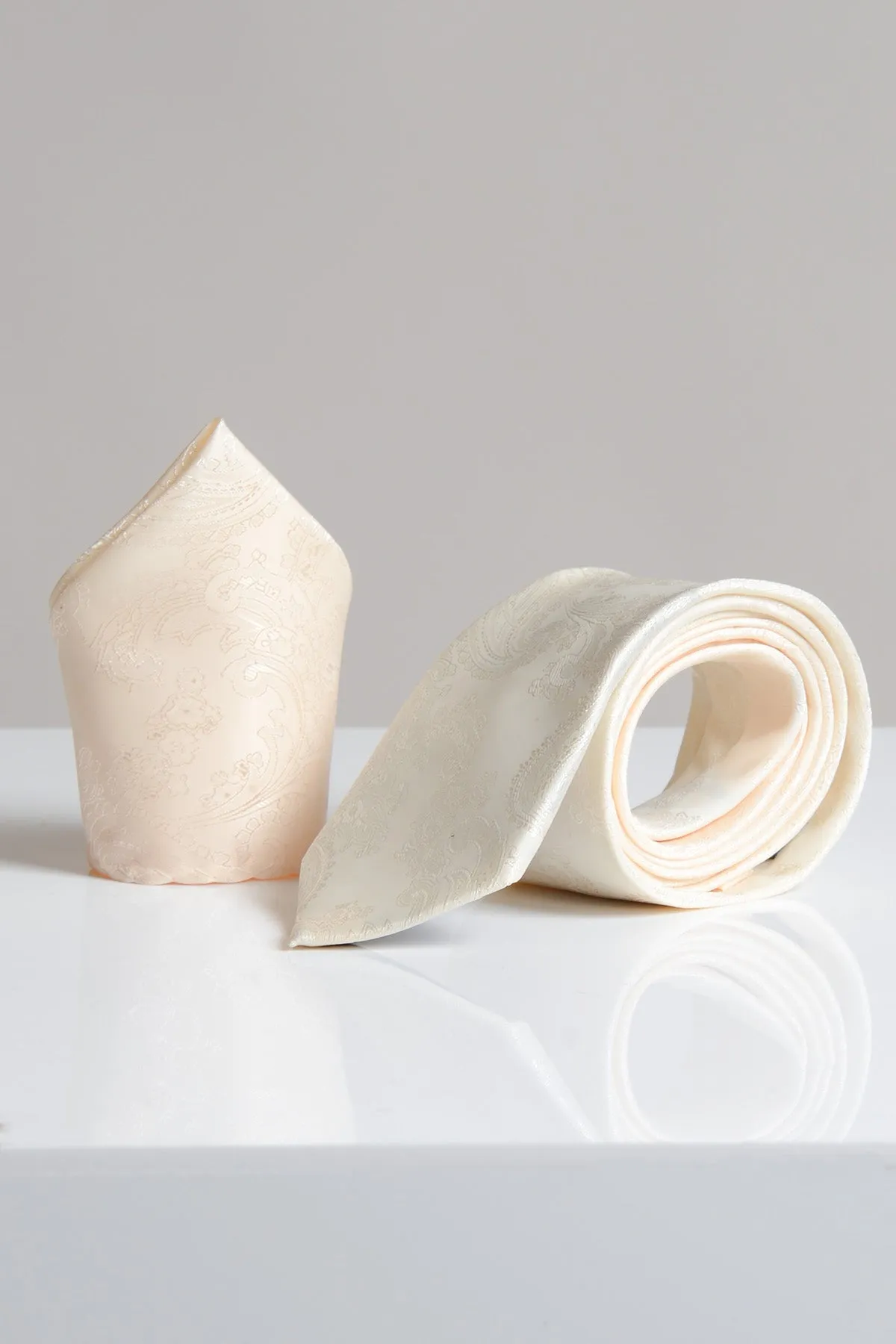MD PAISLEY - Cream Paisley Tie and Pocket Square Set