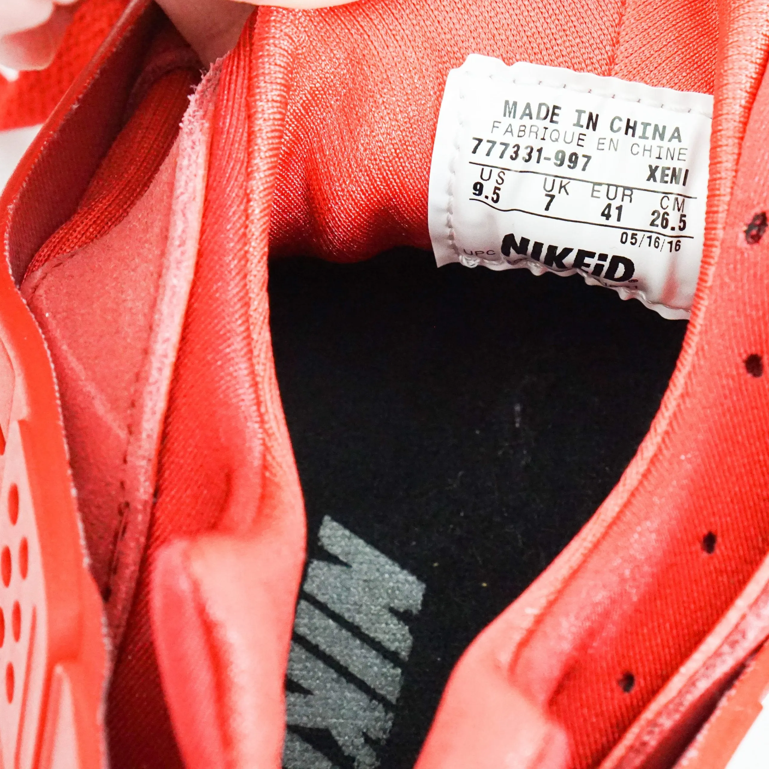 NIKE Air Huarache Red Sneakers