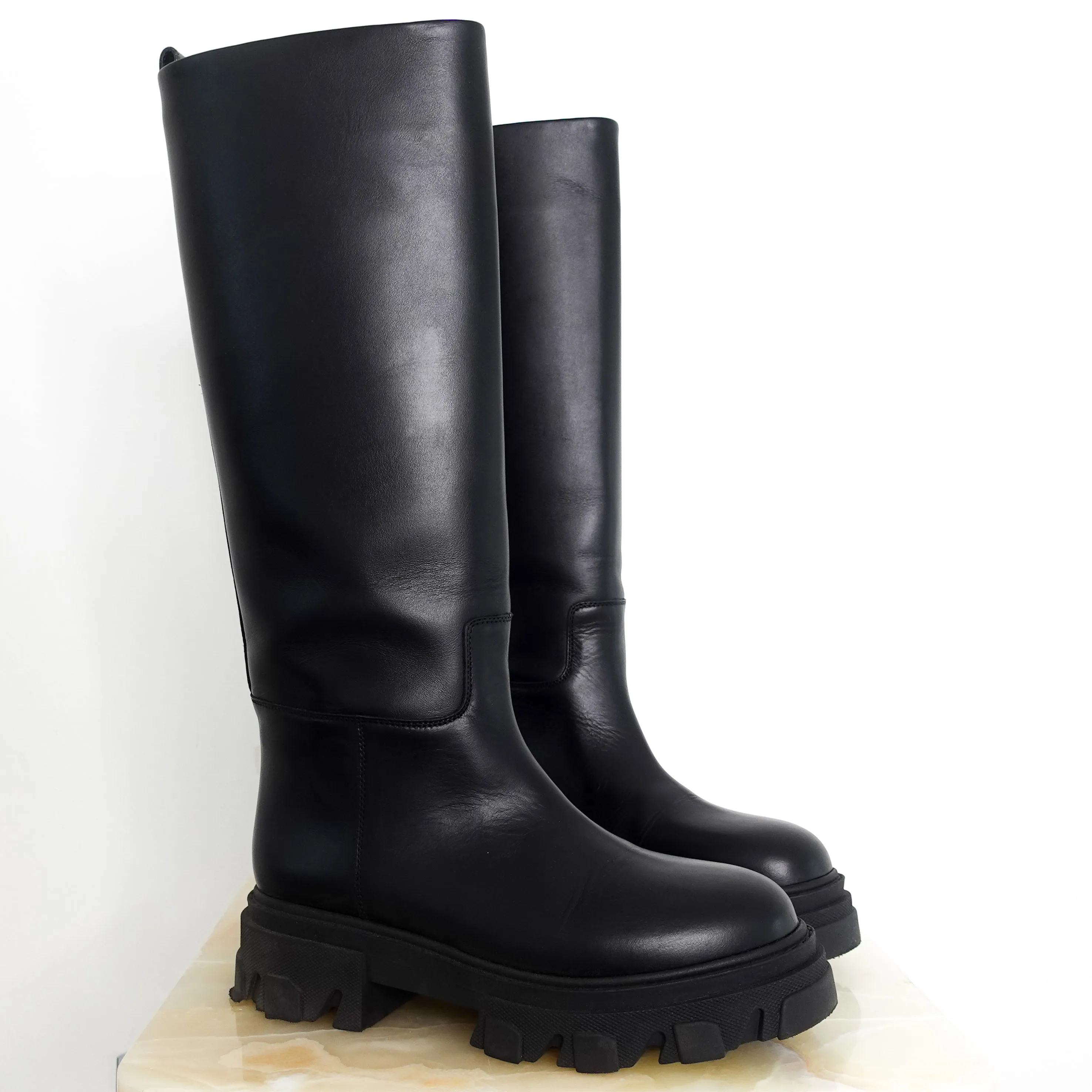 Tubular lug boots RRP £315