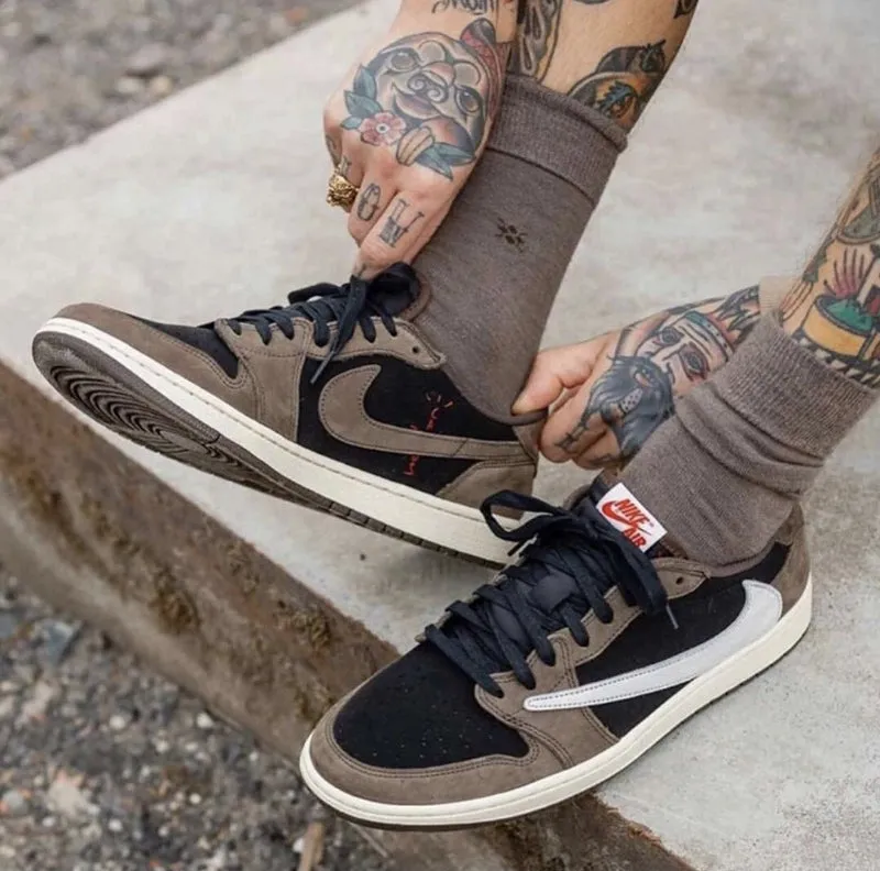 VO -TS x AJ1 Barb Low Top