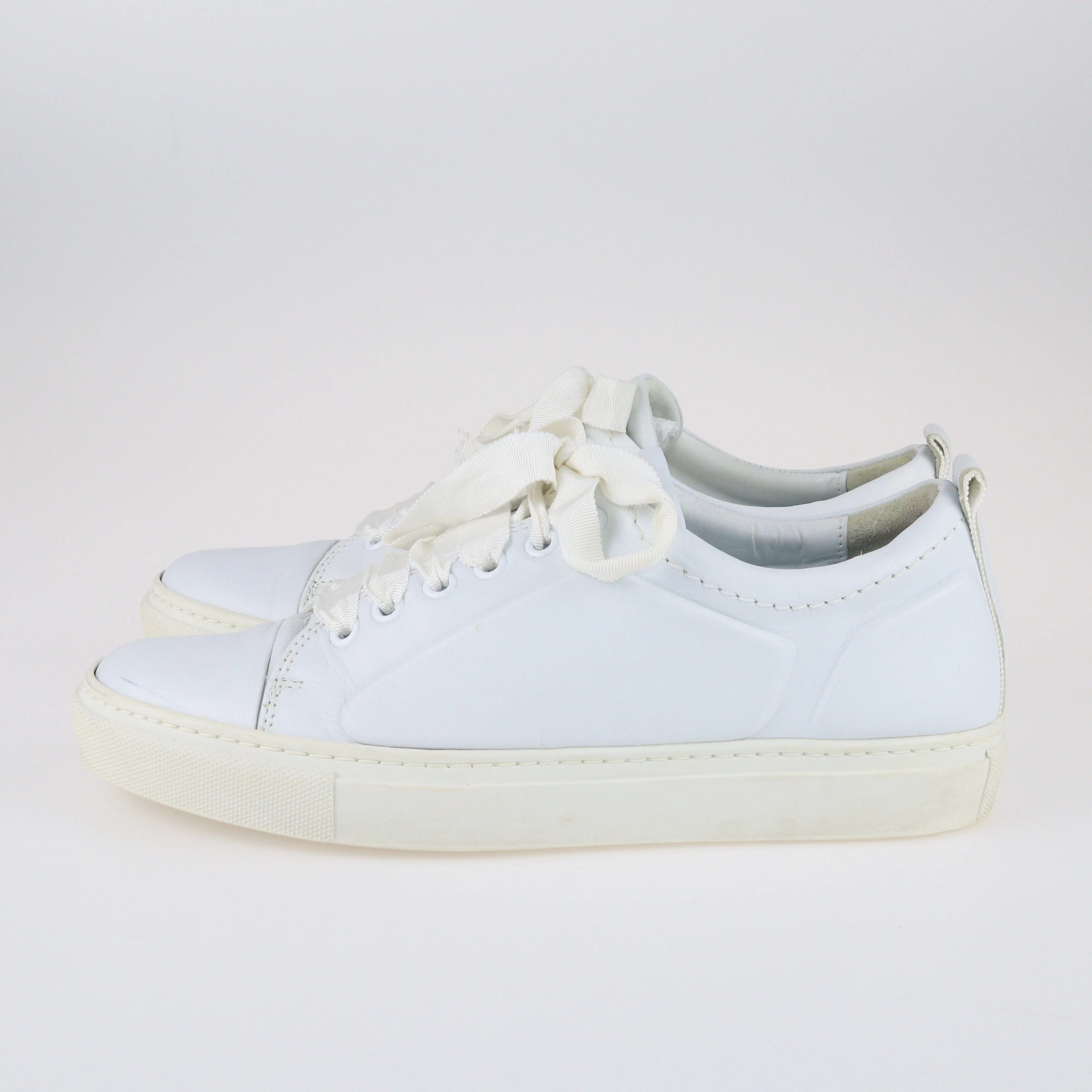 White DBB1 Low Top Sneakers