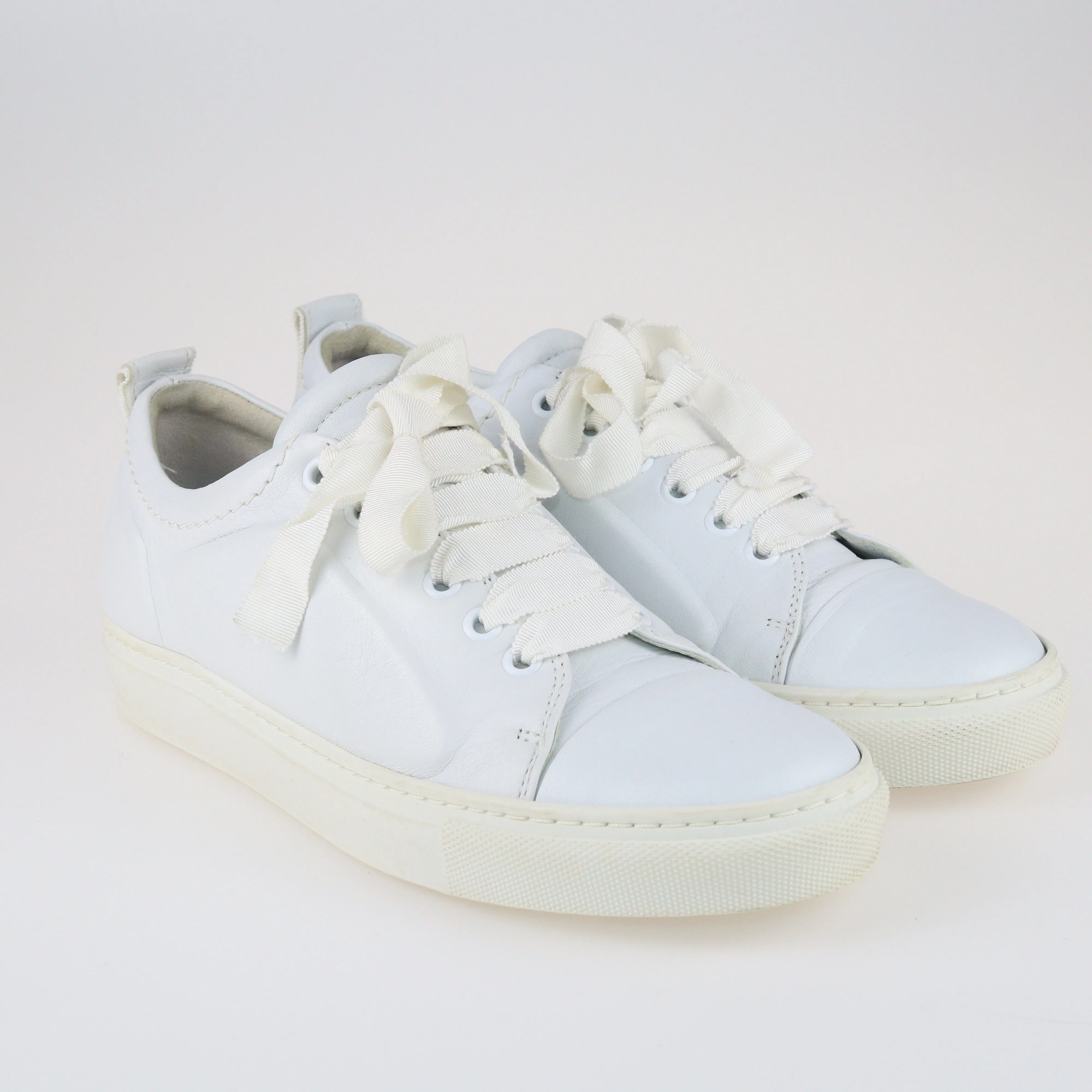 White DBB1 Low Top Sneakers
