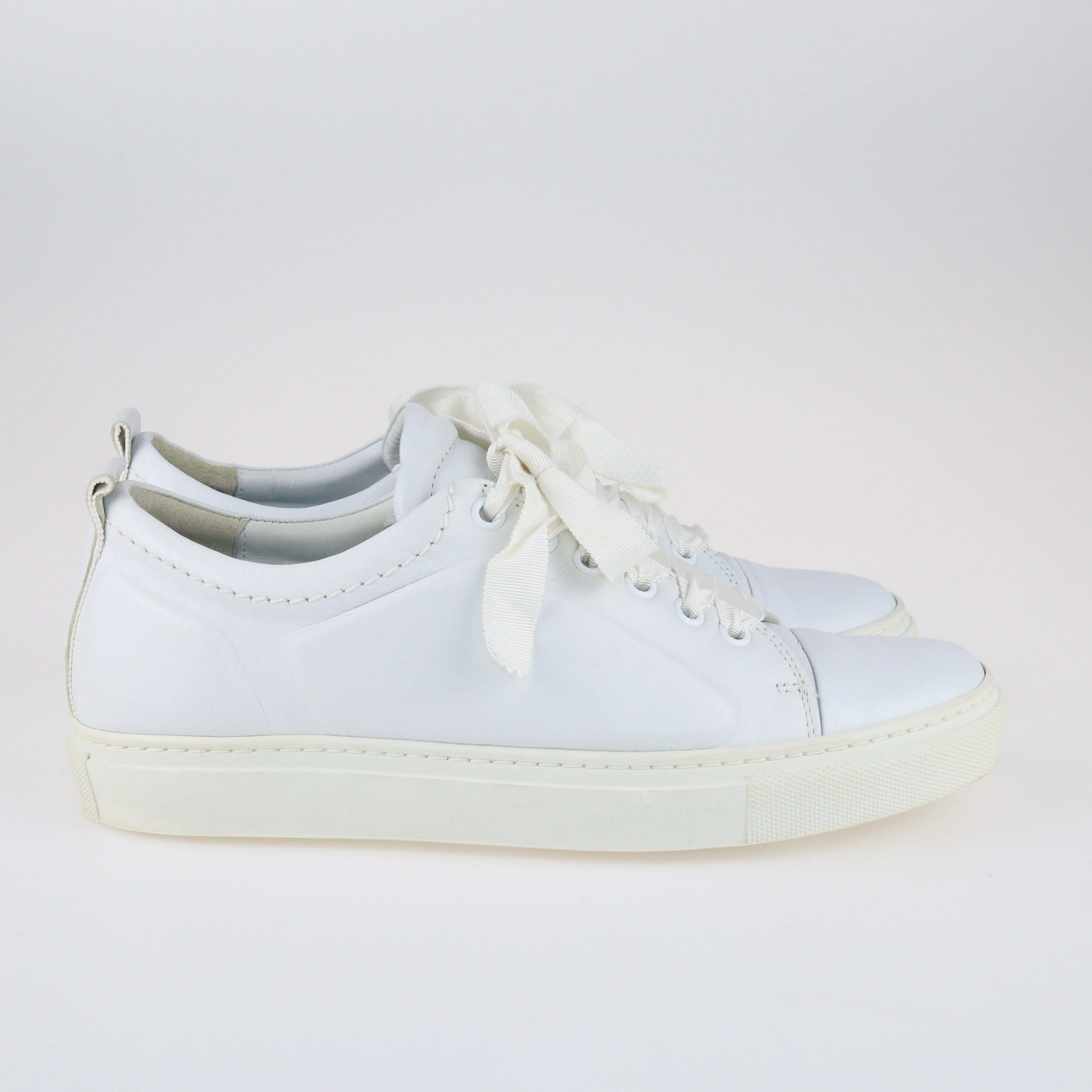 White DBB1 Low Top Sneakers